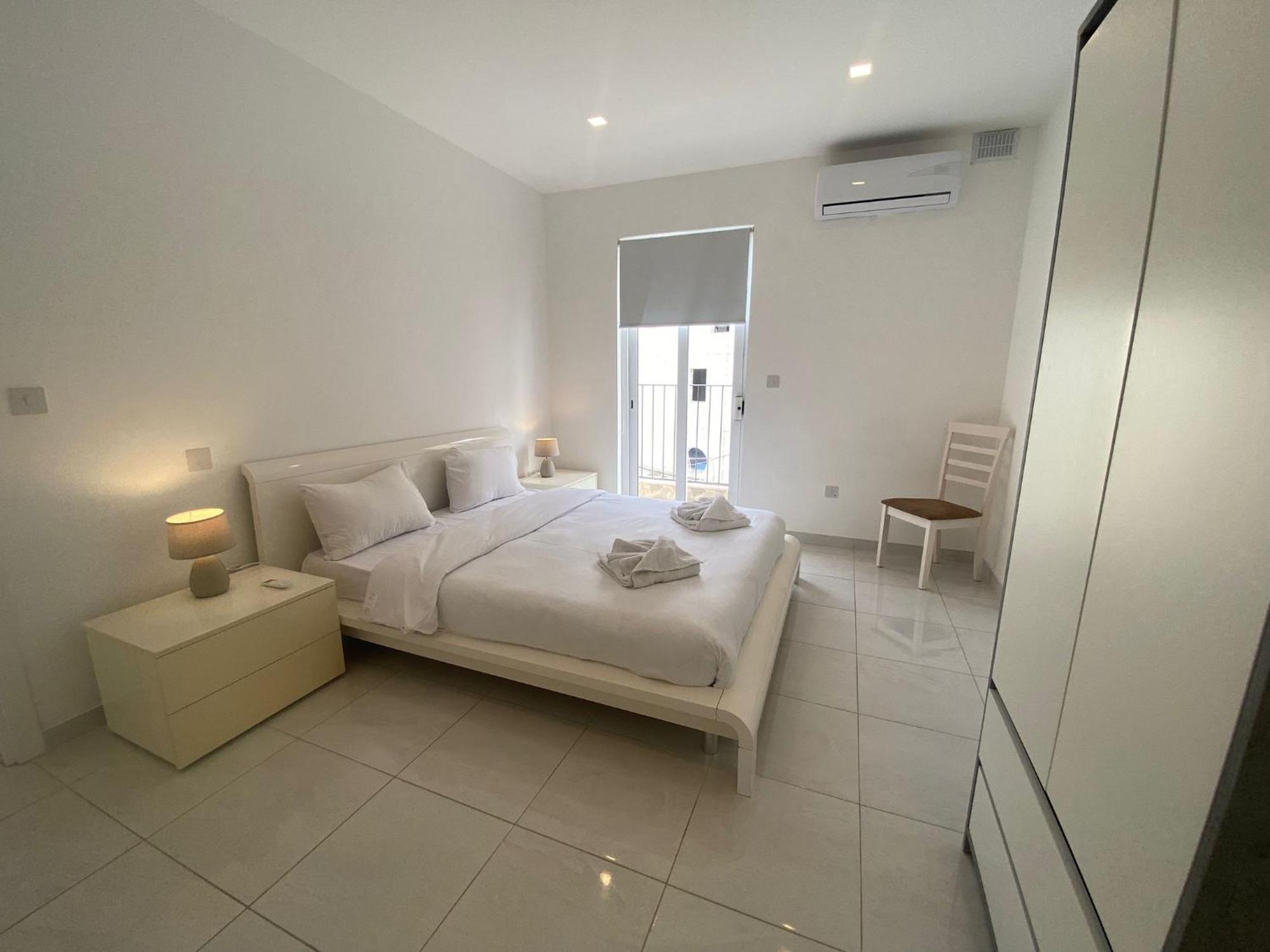 Spectacular Distant Seaview Apt Sliema Exterior photo